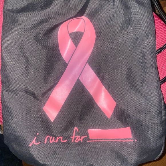 Under Armour Cancer “I RUN” bag - Picture 2 of 2